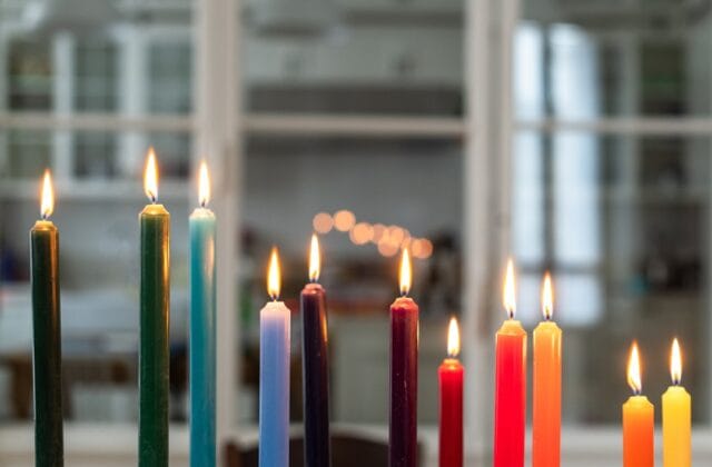 آموزش ساخت شمع رنگین‌کمان (چندرنگ لایه‌ای) به‌روش حرفه‌ای